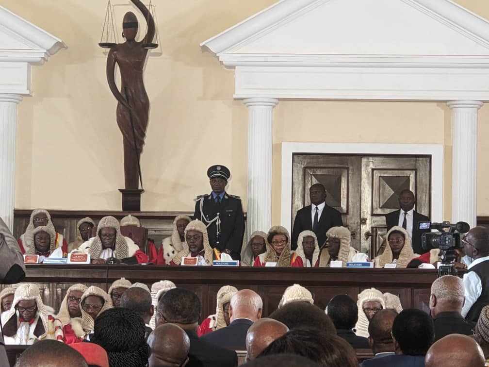 Cour suprême : la presse et les réseaux sociaux à la barre