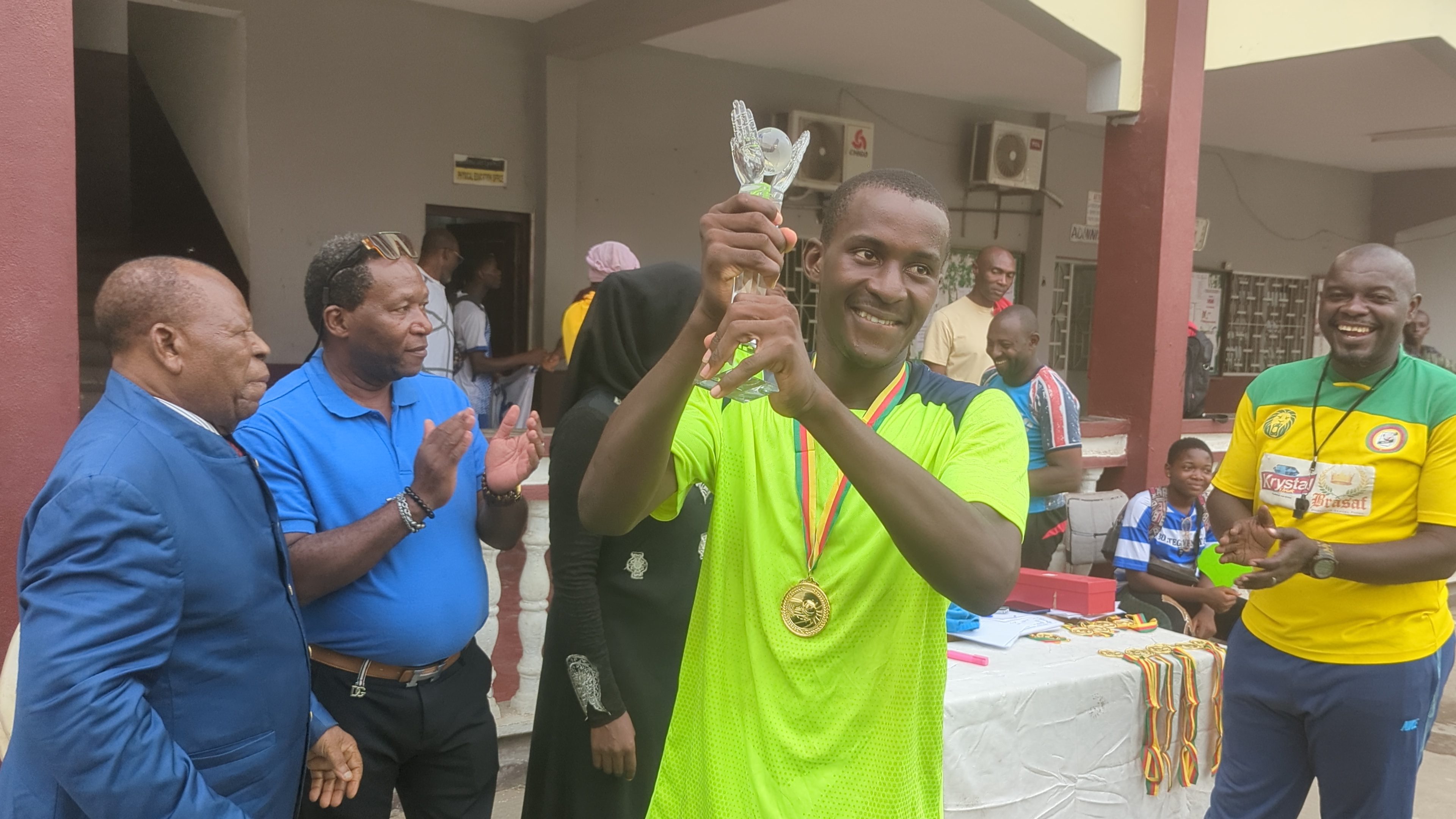 Maracana 237: Lycée de Makepe, Double champion